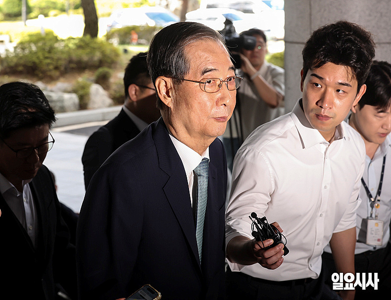 한덕수(76) 전 국무총리가 지난 19일 오전 서울 서초구 서울고검에 마련된 12·3내란특검 사무실로 출석하고 있다. ⓒ고성준 기자