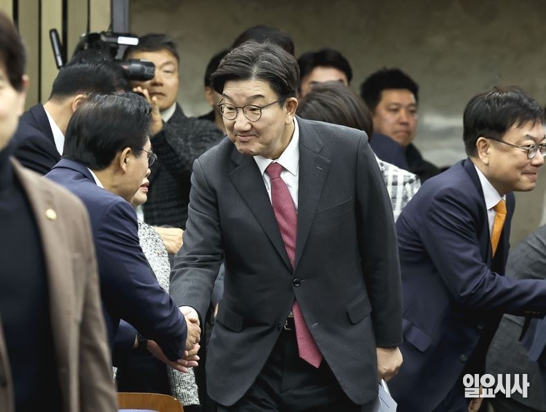 불법 정치자금 수수 의혹으로 김건희 특검팀 조사를 받은 권성동 국민의힘 의원 ⓒ고성준 기자
