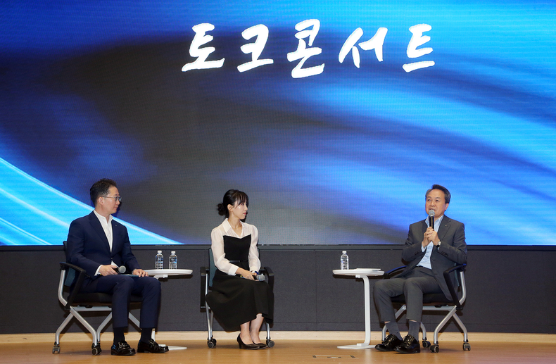 1일, 창립 24주년 기념행사에서 발언하는 진옥동 신한금융그룹 회장 ⓒ신한금융그룹