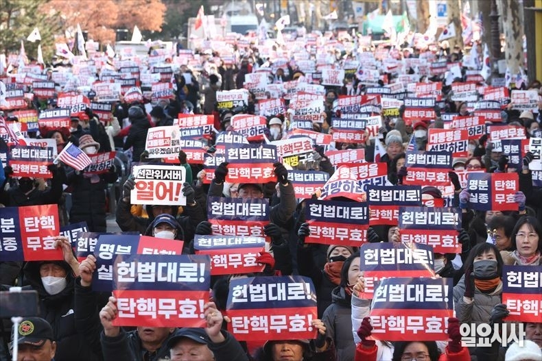 지난 1월23일, 서울 헌법재판소 인근에서 탄핵 반대 집회 갖고 있는 윤석열 전 대통령 지지자들 ⓒ사진공동취재단