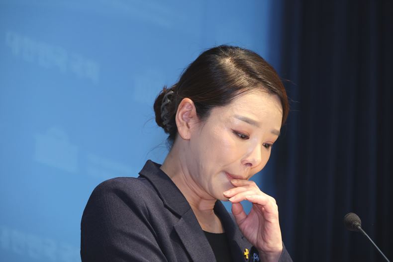 기자회견 갖고 있는 강미정 전 조국혁신당 대변인 ⓒ뉴시스