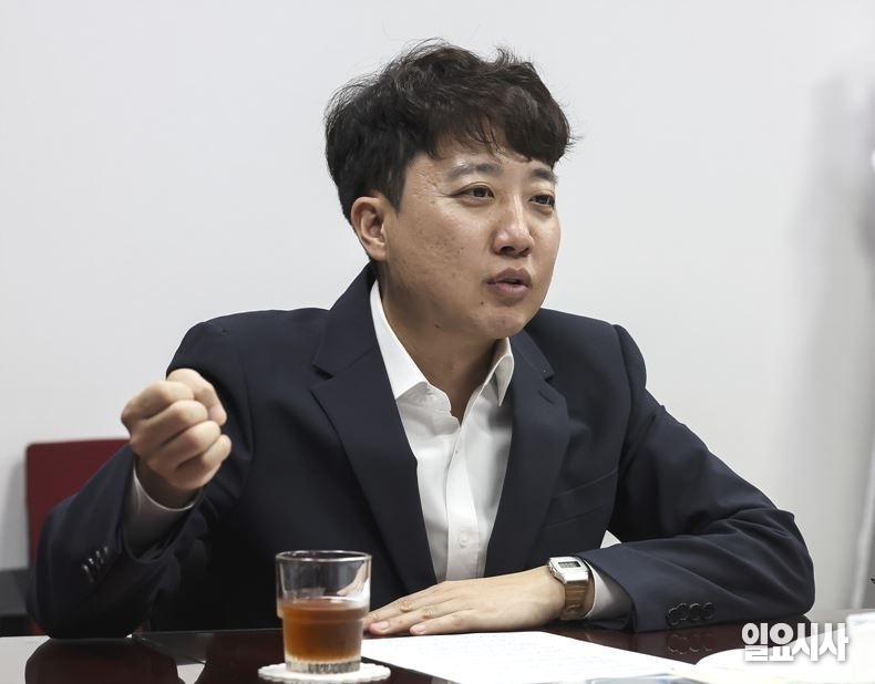 이준석 개혁신당 대표가 <일요시사>와 대담을 나누고 있다. ⓒ고성준 기자
