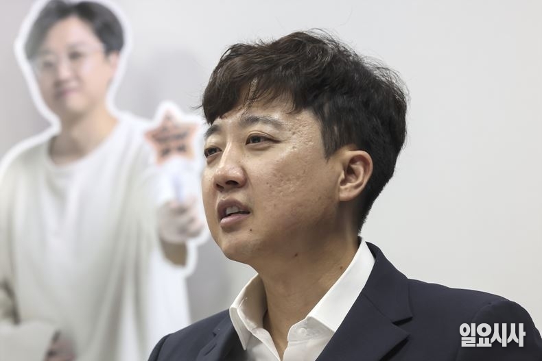 <일요시사>와 대담 갖고 있는 이준석 개혁신당 대표 ⓒ고성준 기자