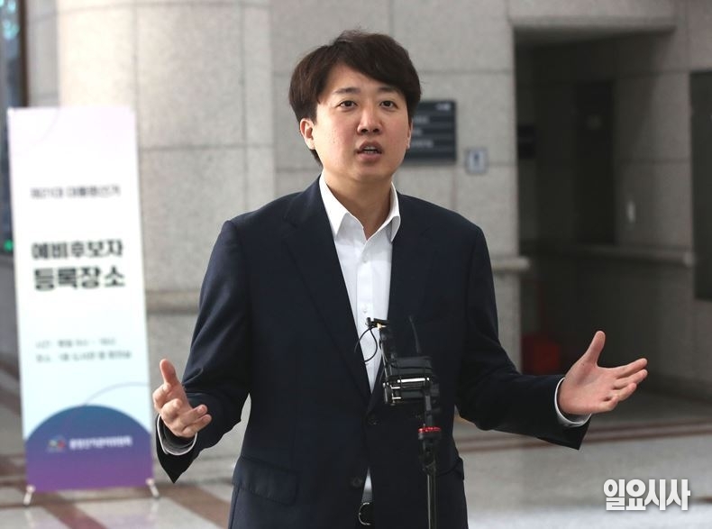 이준석 개혁신당 의원(사진)이 17일, 강유정 대통령실 대변인의 해임을 촉구하고 나서 그 배경에 관심이 쏠린다. ⓒ고성준 기자