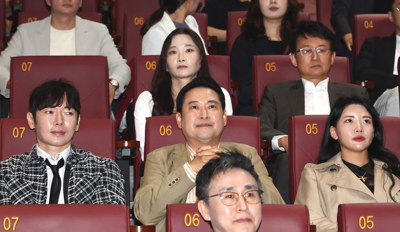 영화 <건국 전쟁2> 관람 중인 장동혁 국민의힘 대표 ⓒ뉴시스