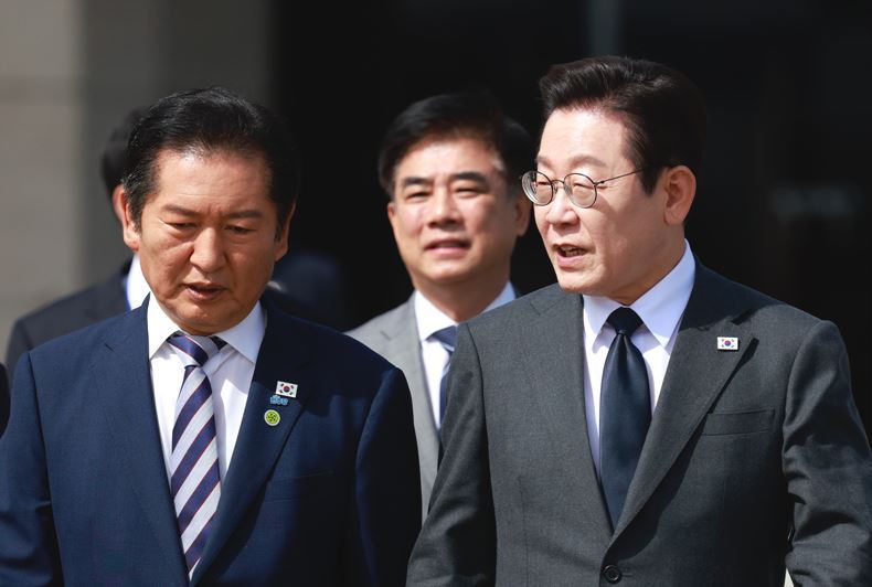 이재명 대통령(사진 오른쪽)과 정청래 더불어민주당 대표 ⓒ뉴시스