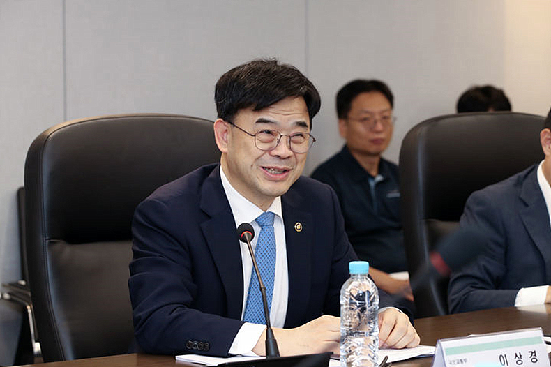 이상경 국토교통부 제1차관이 지난 17일 오후 서울에서 '공공주택 공급 점검회의'를 열고 모두발언을 하고 있다. ⓒ뉴시스