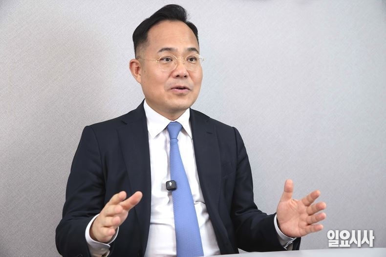 정경석 변호사가 <일요시사>와 인터뷰를 갖고 있다. ⓒ천재율 기자