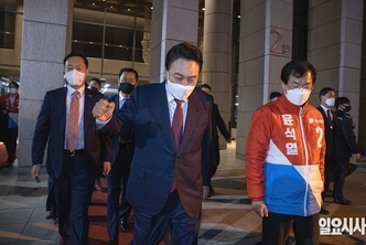 '상처투성이' 반쪽 대통령의 한계