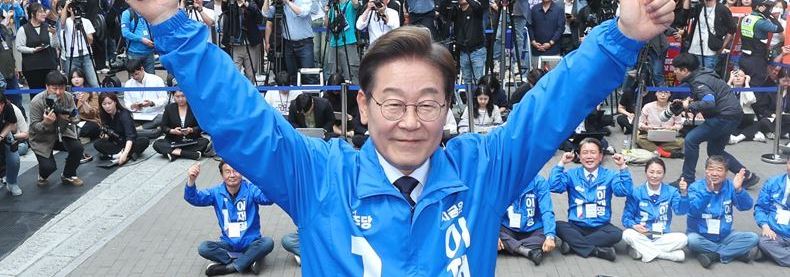 보수 텃밭 다지는 민주당 꽃놀이패
