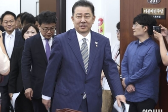 ‘따로 또 같이’ 이재명-민주당 투트랙 전략