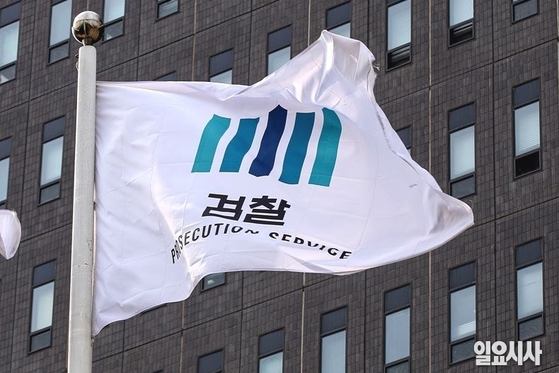 갑자기 바빠진 검찰의 두 얼굴