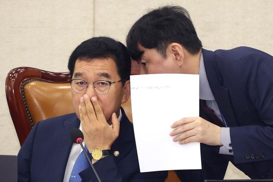 <단독> ‘생기업 잡은’ 신정훈 의원실 수상한 보도자료