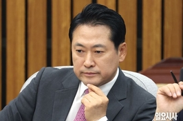 장동혁에게 날아든 극우 청구서