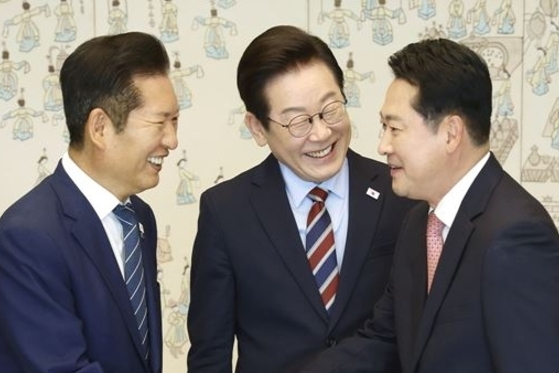 ‘고립무원’ 여야 수장 동병상련