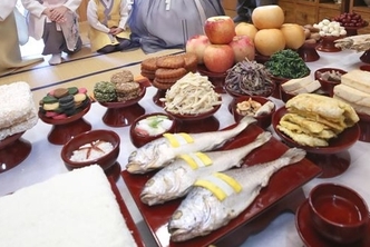 “차례가 뭐죠?” MZ가 바꾼 추석 풍경