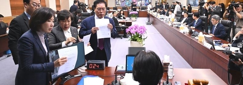 공포탄 남발하는 국감 고지전