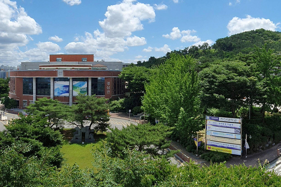 <단독> 한신학원 이사의 수상한 영전