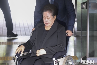 좌우로 열린 윤영호 게이트