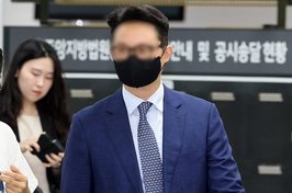 좌우로 열린 윤영호 게이트