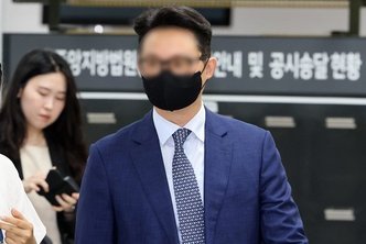 좌우로 열린 윤영호 게이트