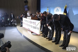 벼랑 끝 국민의힘 뒤집기와 자충수