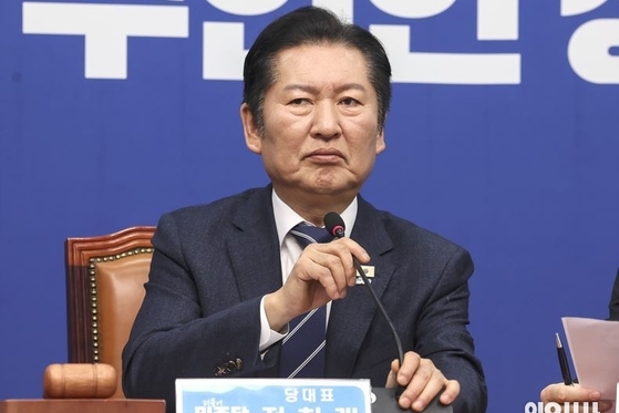 ‘자승자박’ 정청래 리더십 위기