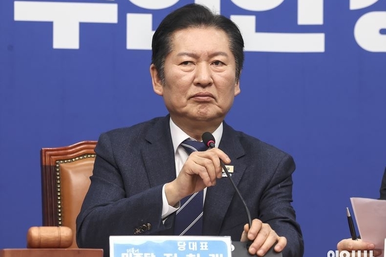 ‘자승자박’ 정청래 리더십 위기