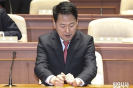 ‘교주처럼’ 장동혁의 성전 막전막후