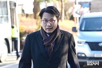 ‘박쥐처럼’ 윤상현이 사는 법