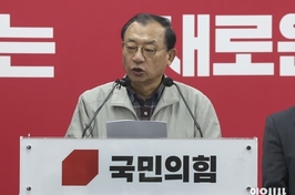 칼춤 추는 이정현 마이웨이