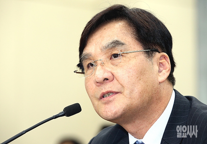 인사청문회서 답변하는 강병규 안전행정부 장관