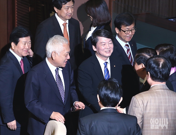 국회 본회의장의 새정치민주연합 김한길·안철수 공동대표