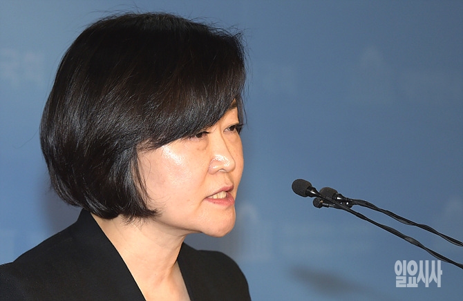 22일, 새누리당 권은희 의원이 서울 여의도 국회 정론관에서 최근 자신의 '선동꾼 발언'과 관련해 사과 기자회견을 갖고 있다.