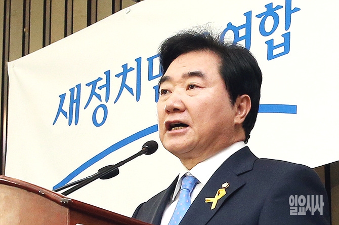 지난 달 27일, 국회 부의장으로 선출된 뒤 수락연설하는 이석현 국회부의장