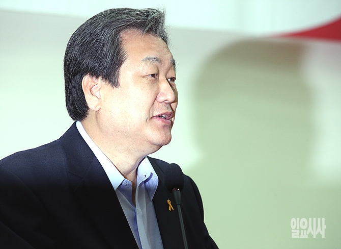  새누리당 김무성 의원이 지난 10일, 서울 여의도 국회에서 열린 '새누리당 통일경제교실 세미나'에서 인사말을 하고 있다. <사진=일요시사 DB>