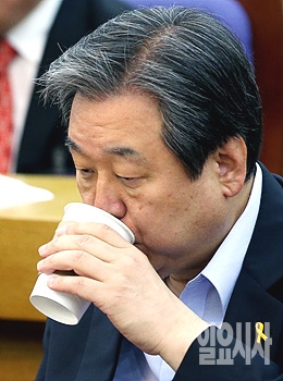거짓해명 들통 나자 말 바꾸기도 의혹 휩싸이며 제동 걸린 당권 도전