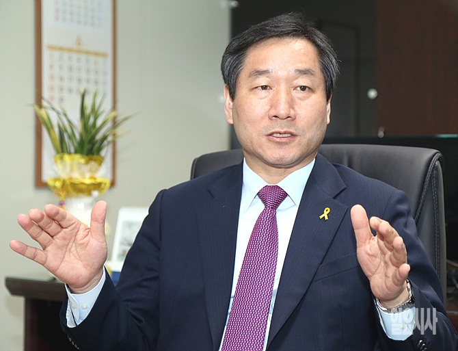 <일요시사>와 대담 나누는 유정복 신임 인천시장