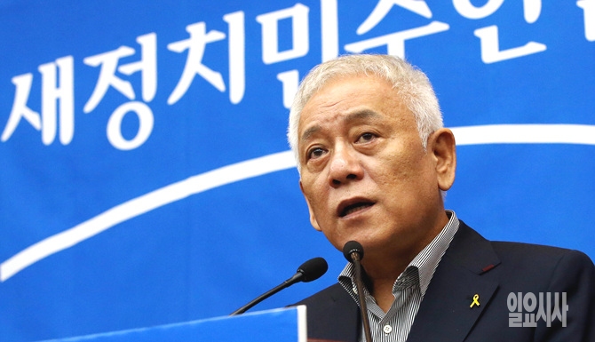 의원총회서 모두발언하는 김한길 새정치민주연합 공동대표