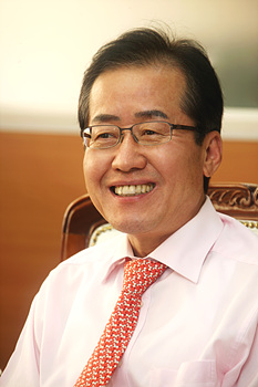 "국민 원하는 리더십은 시대 따라 변해"
"계파정치 안한 것은 가장 큰 장점"