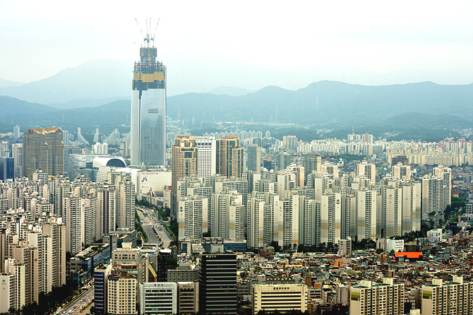 서울 송파구 잠실에 위치한 제2롯데월드 <사진=뉴시스>