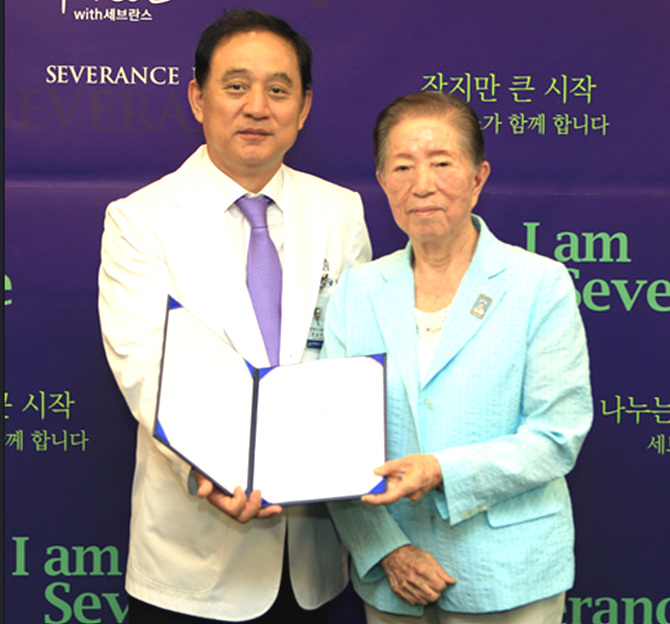 김모임 전 보건복지부장관(사진 오른쪽)