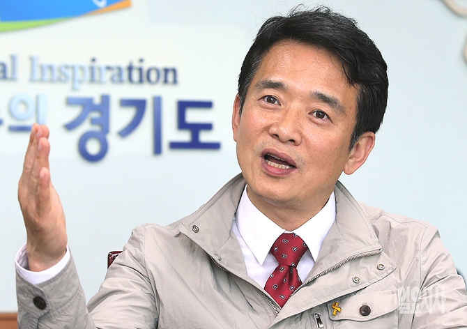 <일요시사>와 대담 나누는 남경필 경기도지사 <사진=일요시사 DB>