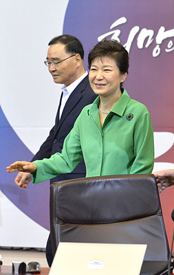 박근혜 대통령과 정홍원 국무총리 <사진=뉴시스>