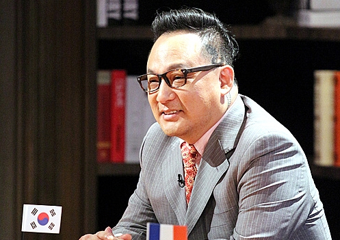 서울아산병원 중환자실에 입원해 있는 '마왕' 신해철 <사진=뉴시스>