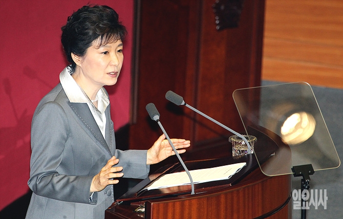 지난달 29일, 서울 여의도 국회 본회의장에서 시정연설하는 박근혜 대통령