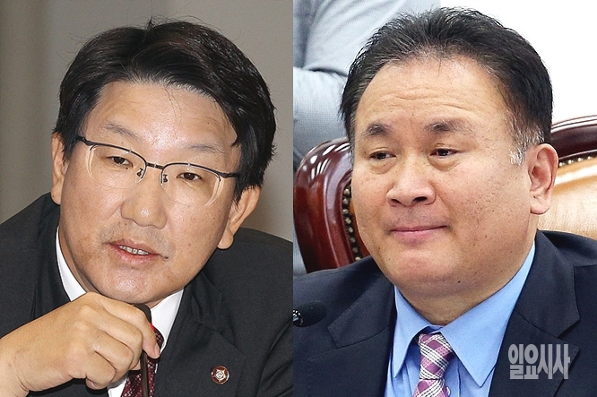 국감장에서 '비키니 사진'으로 논란의 중심에 섰던 새누리당 권성동 의원(왼쪽)과 국감 도중 손톱 손질로 도마에 오른 새정치민주연합 이상민 의원 <사진=일요시사 DB>