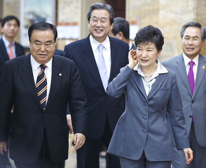 박근혜 대통령과 새누리당 김무성 대표-문희상 새정치민주연합 비상대책위원장 <사진=사진공동취재단>