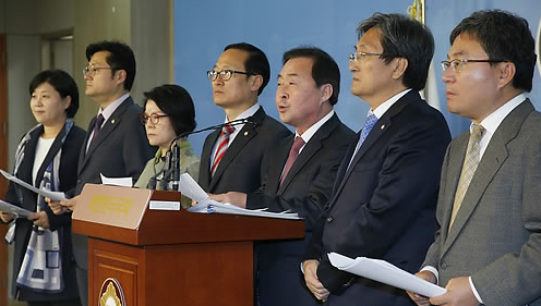 기자회견 갖는 새정치민주연합 국부유출 진상조사위원회