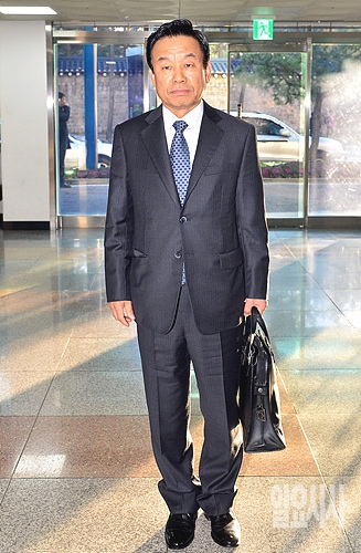출근하는 박인용 초대 국민안전처 장관 <사진=일요시사 DB>